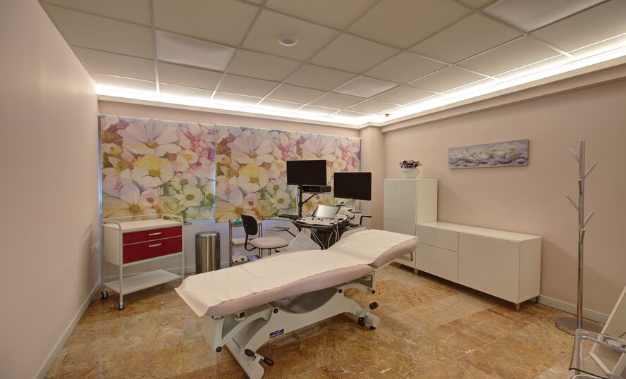 aithousa yperixon breast prolipsis